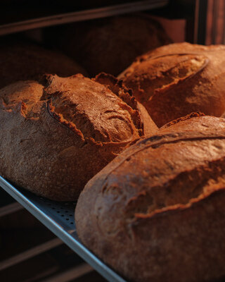 Хлеб в пекарне Art & Bread